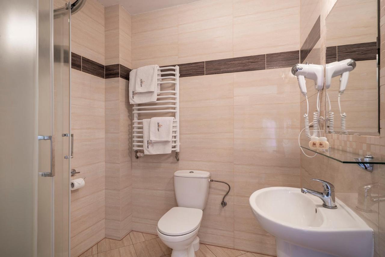 Labedz Hotel Karczma Илава Экстерьер фото